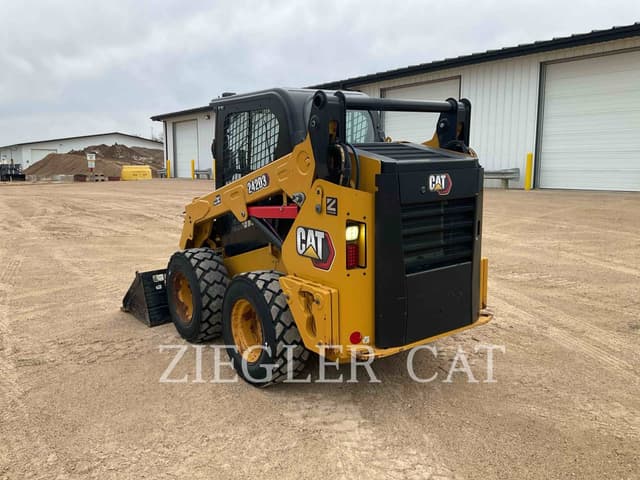 Image of Caterpillar 242D3 equipment image 3