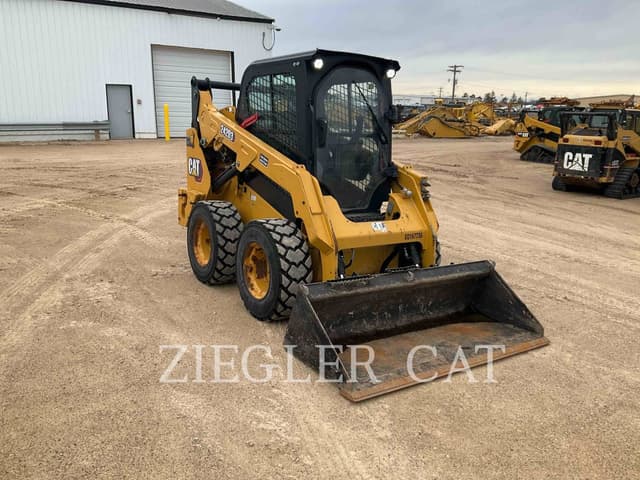 Image of Caterpillar 242D3 equipment image 1