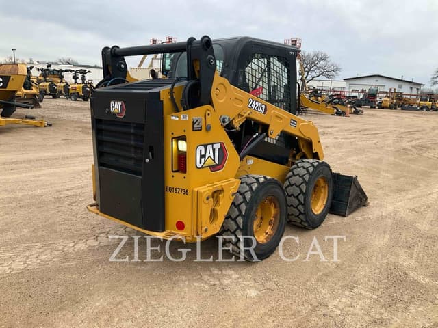 Image of Caterpillar 242D3 equipment image 2