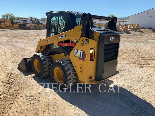 Image of Caterpillar 242D3 equipment image 3