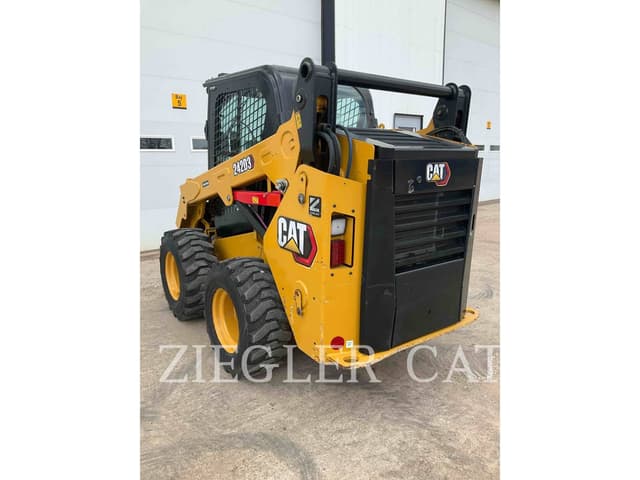 Image of Caterpillar 242D3 equipment image 3