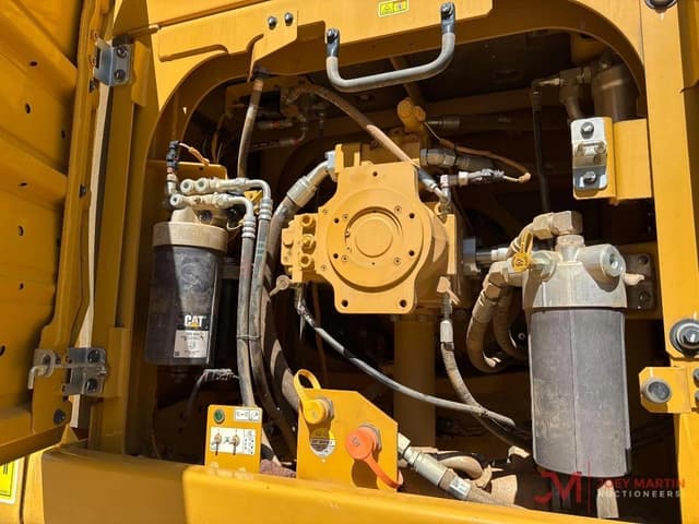 Image of Caterpillar 352 equipment image 3