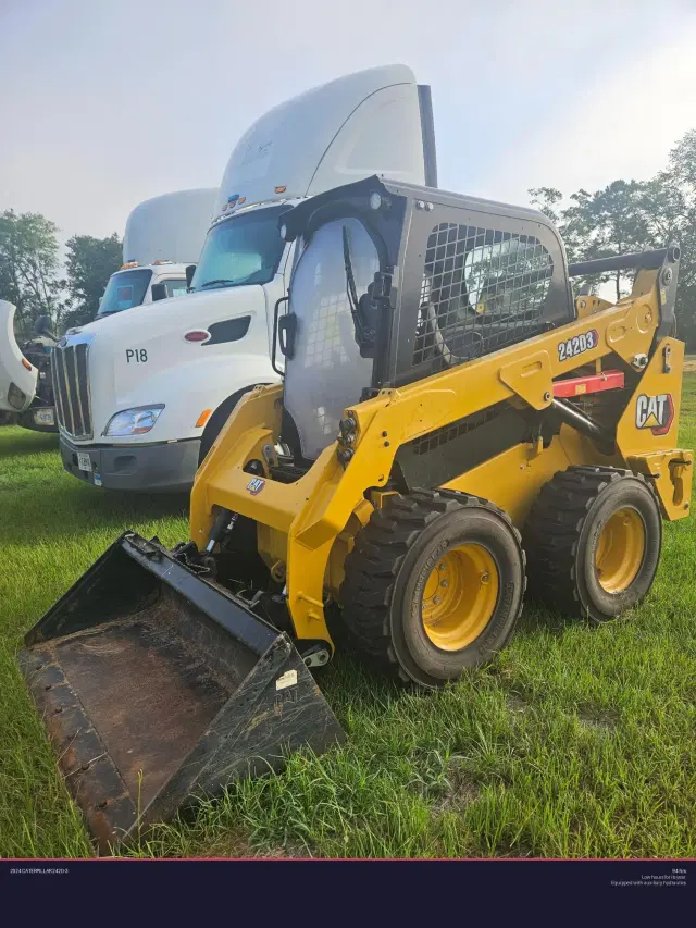Image of Caterpillar 242D3 equipment image 2