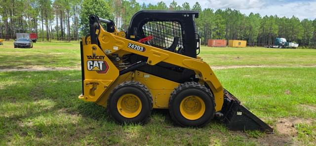 Image of Caterpillar 242D3 equipment image 1