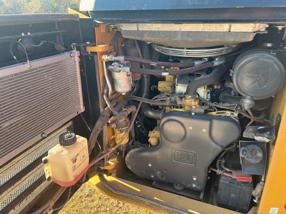 Image of Caterpillar 299D3XE equipment image 2