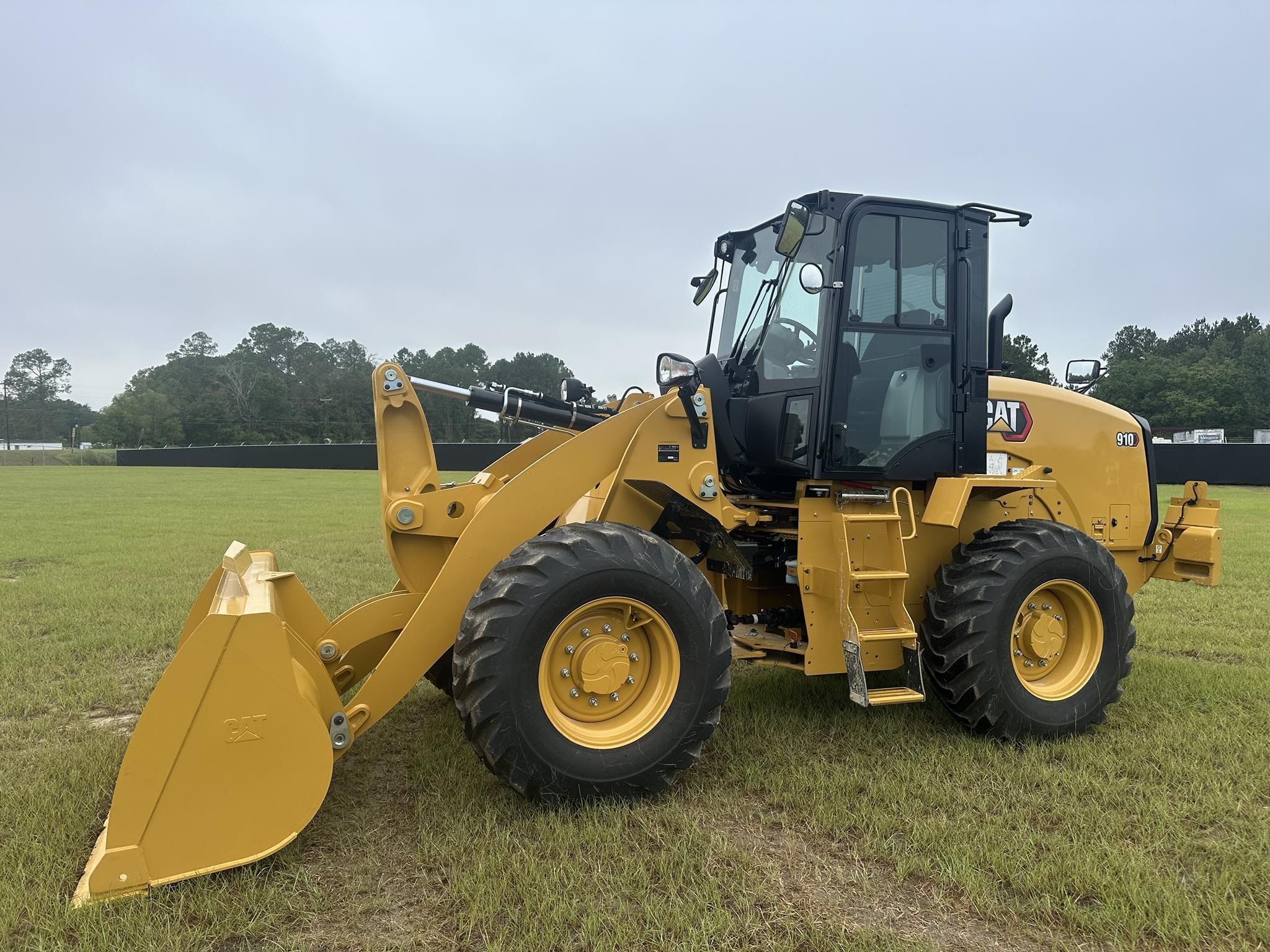 2024 Caterpillar 910 Equipment Image0