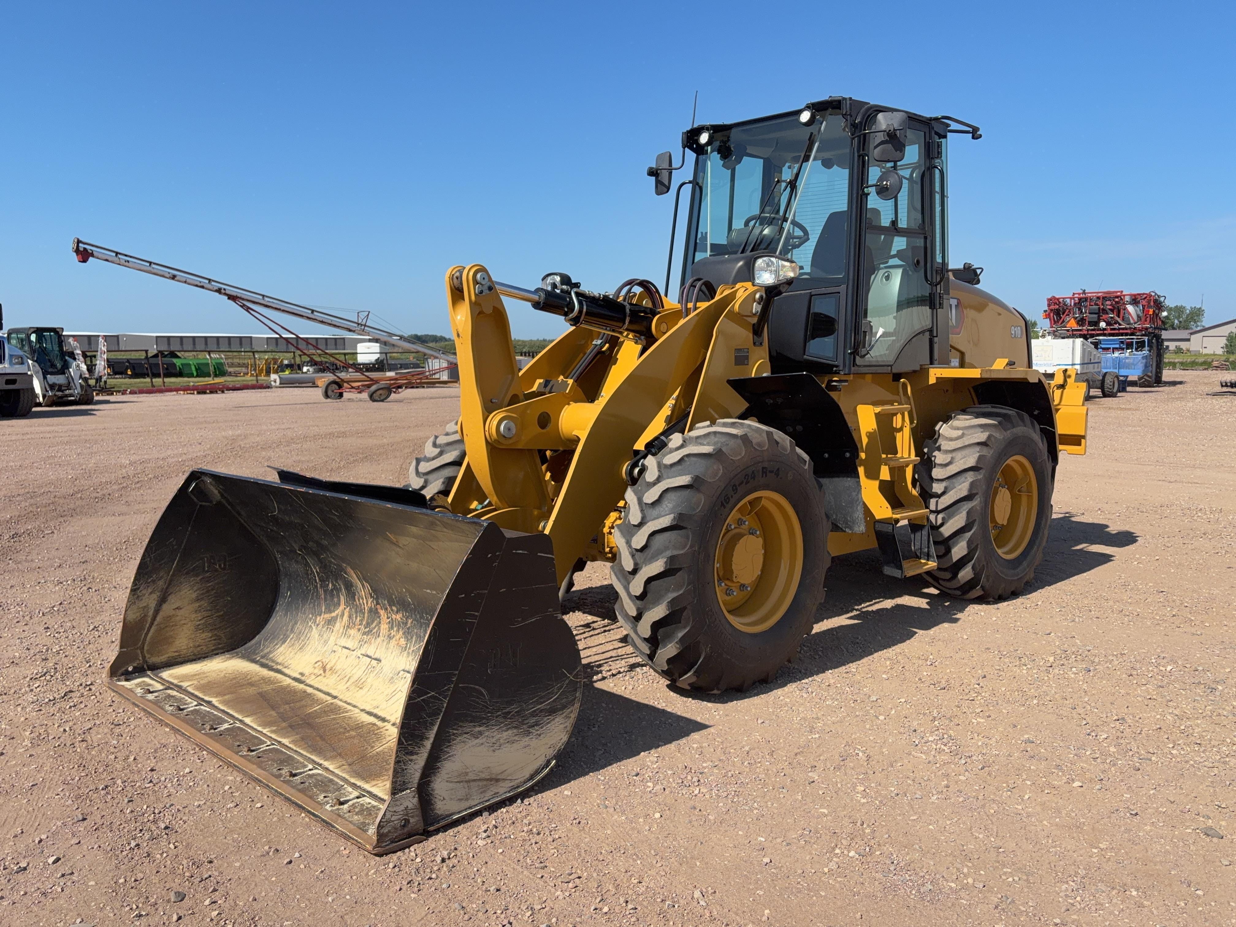 2024 Caterpillar 910 Equipment Image0
