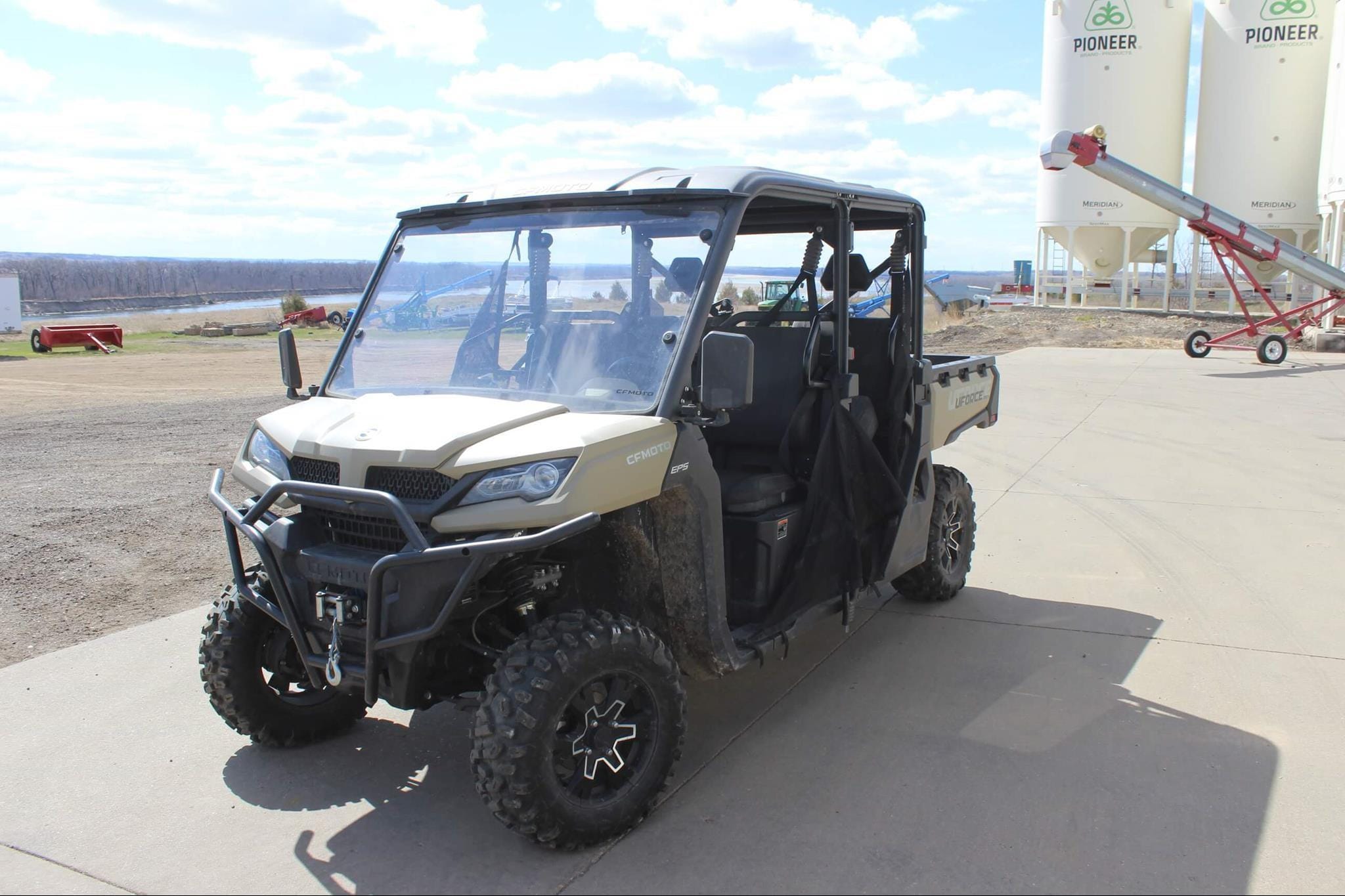2024 CFMoto UForce 1000 XL Equipment Image0