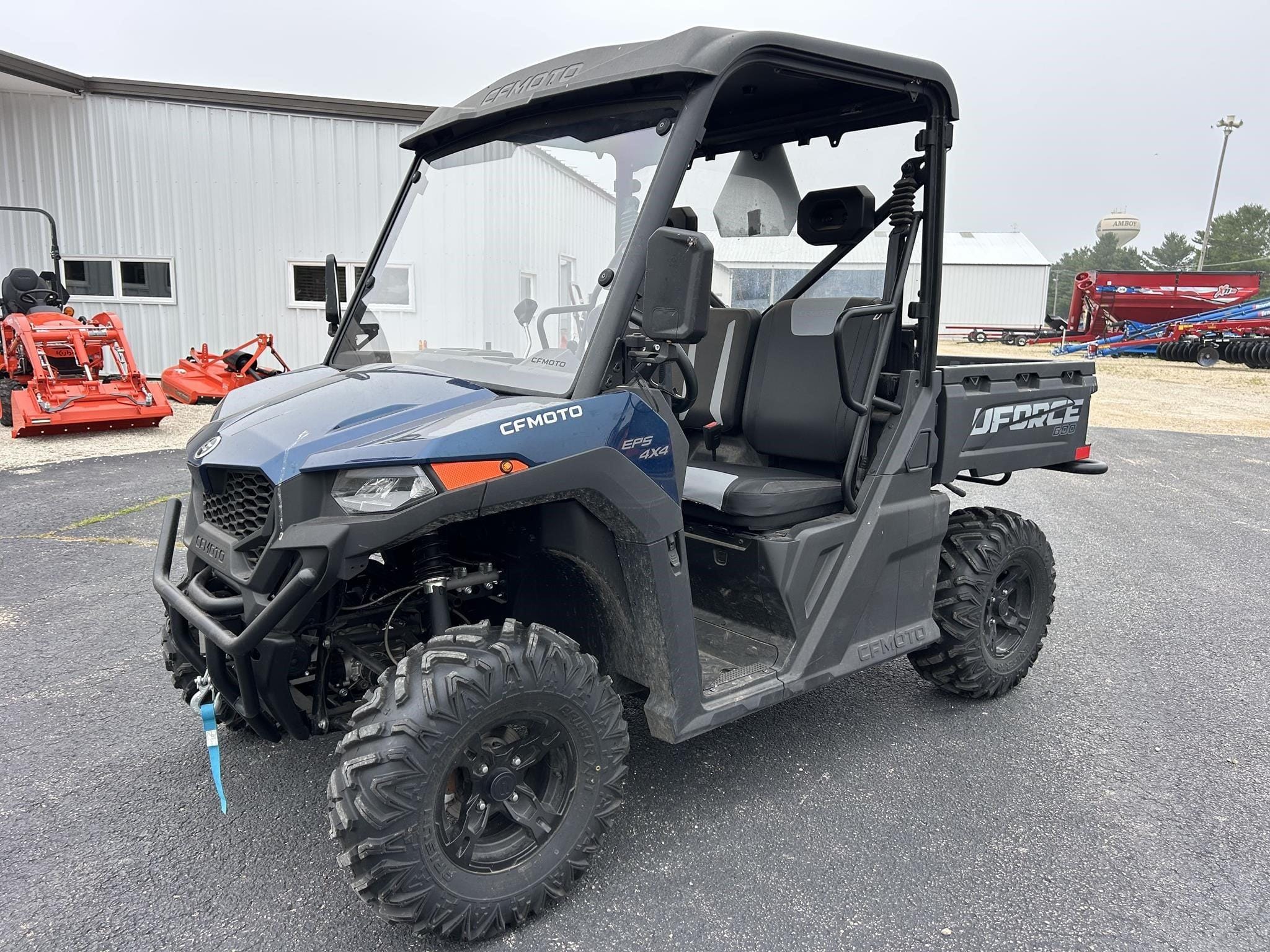 2024 CFMoto UForce 600 Equipment Image0