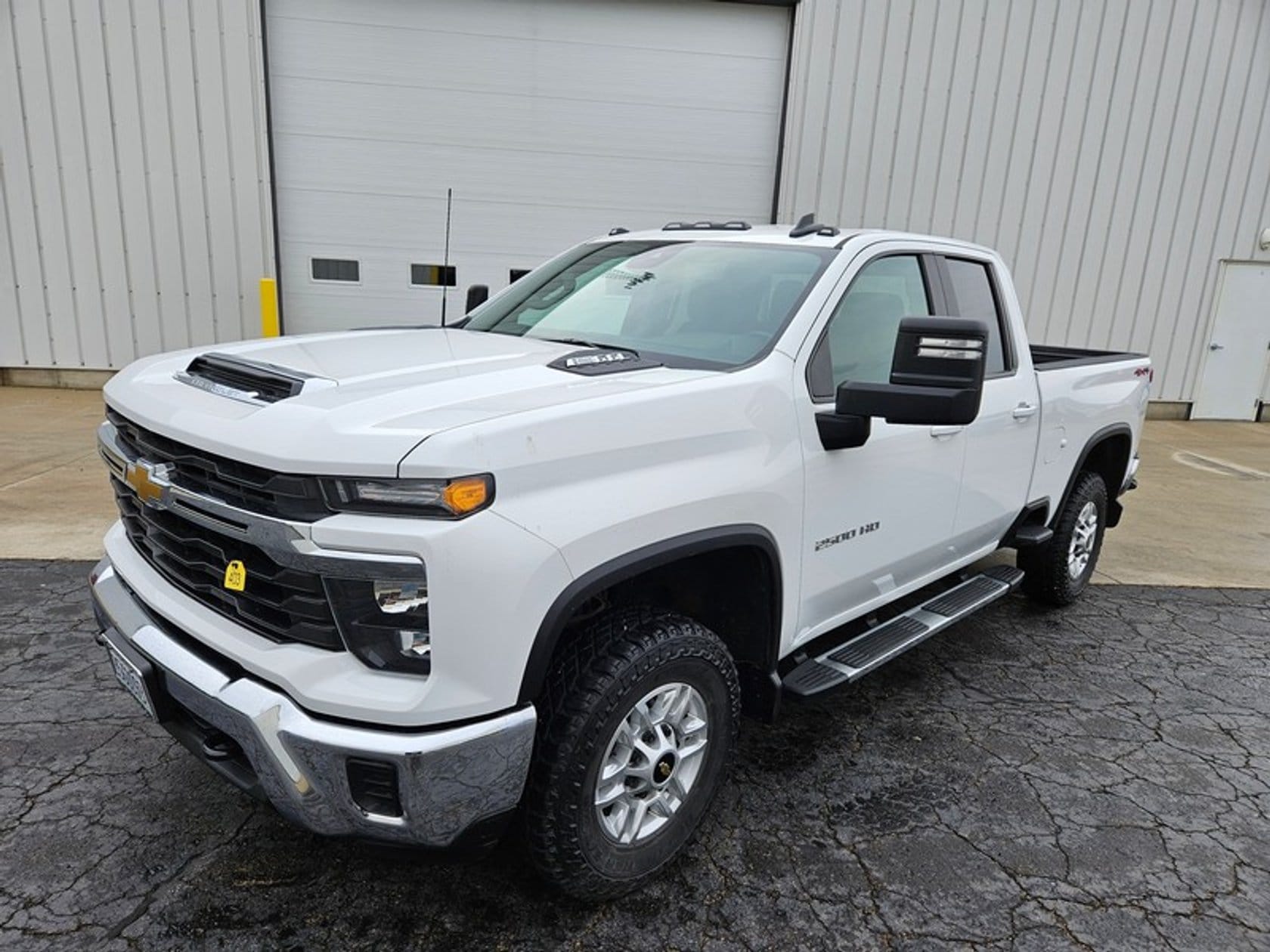 2024 Chevrolet 2500 Equipment Image0