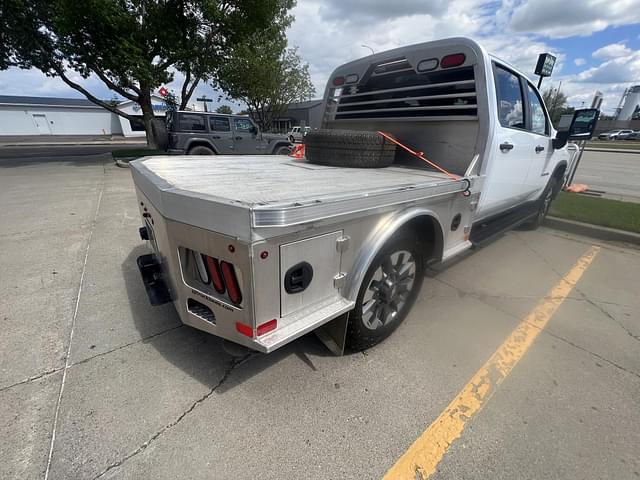 Image of Chevrolet 2500HD equipment image 3