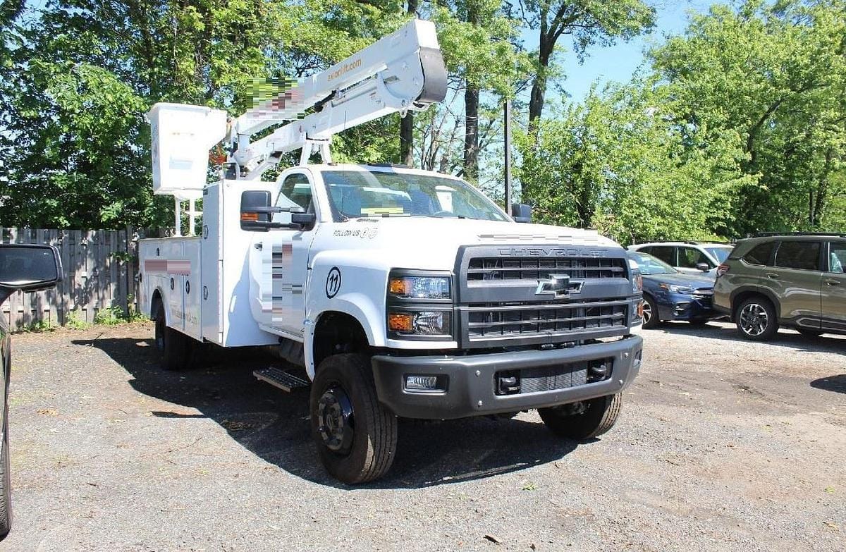 2024 Chevrolet 6500 Equipment Image0