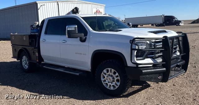 Image of Chevrolet 2500HD equipment image 2