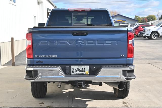 Image of Chevrolet 2500HD equipment image 3