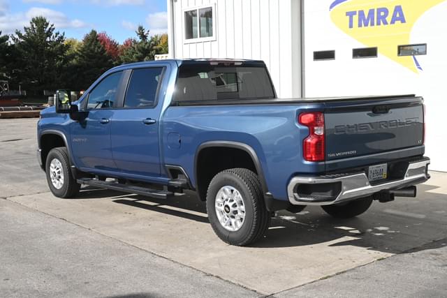 Image of Chevrolet 2500HD equipment image 4