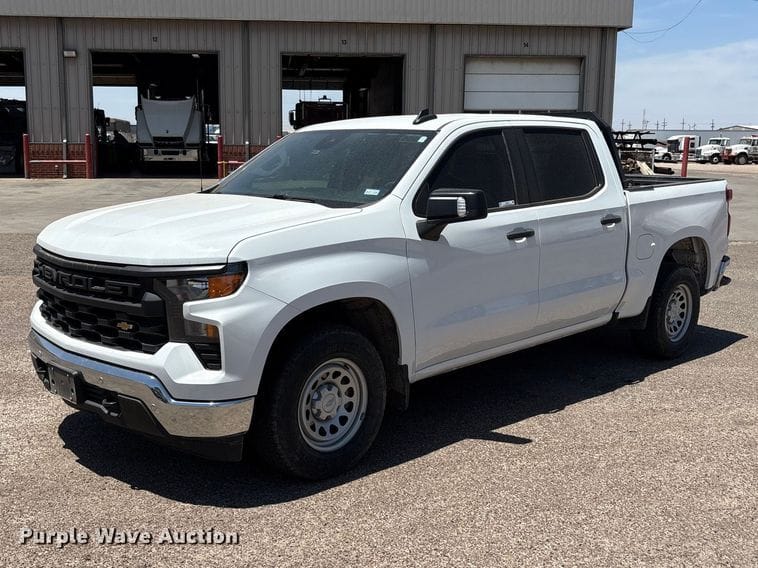 2024 Chevrolet Silverado Equipment Image0