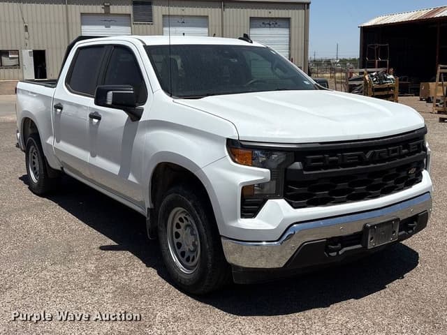 Image of Chevrolet Silverado equipment image 2