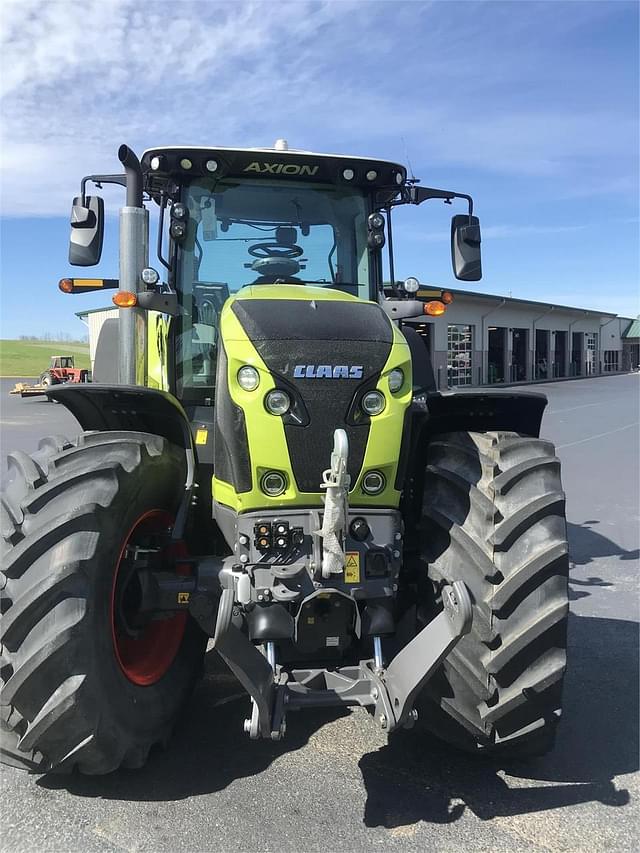 Image of CLAAS Axion 820 equipment image 1