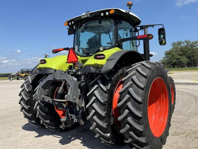 Image of CLAAS Axion 860 equipment image 2