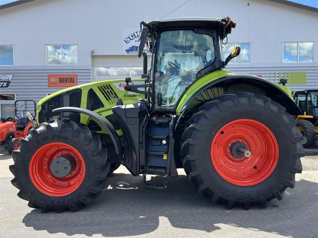 Image of CLAAS AXION 920 equipment image 2