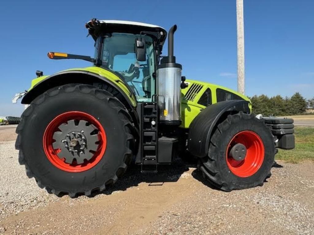 2024 CLAAS Axion 940 Equipment Image0