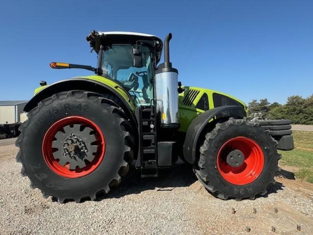 2024 CLAAS Axion 940 Equipment Image0