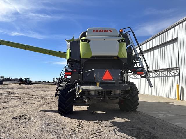 Image of CLAAS Lexion 8600 equipment image 4