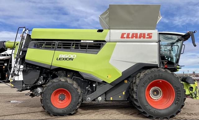 Image of CLAAS Lexion 8600 equipment image 1