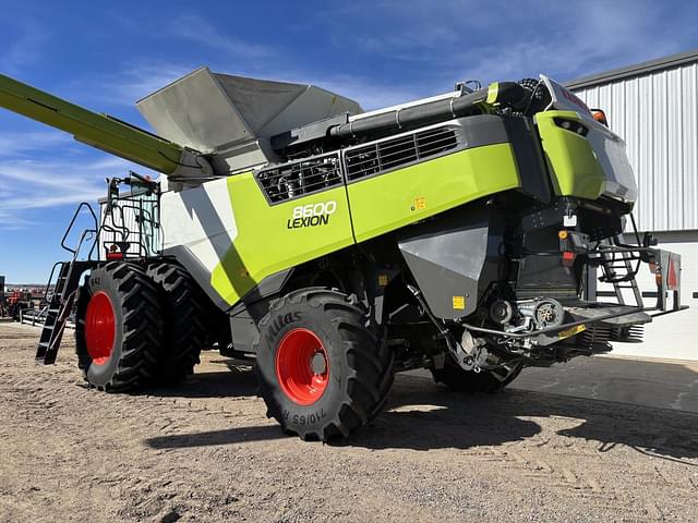 Image of CLAAS Lexion 8600 equipment image 2