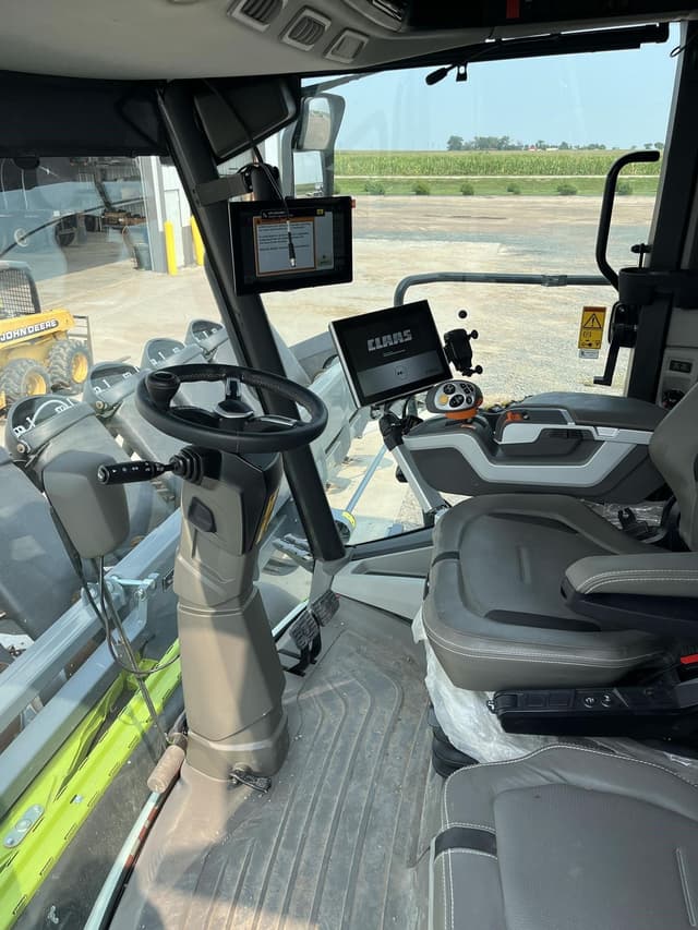 Image of CLAAS Lexion 8600 equipment image 1