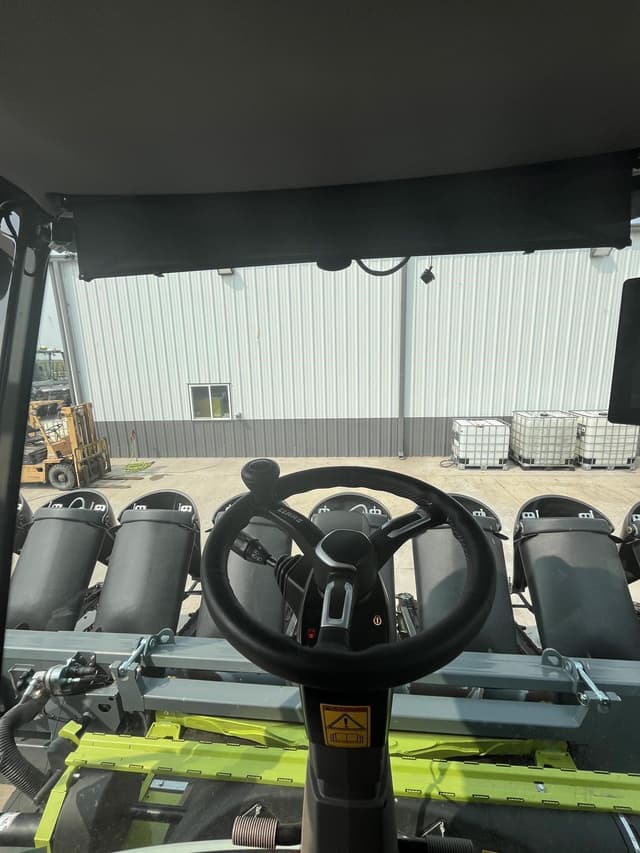 Image of CLAAS Lexion 8600 equipment image 2