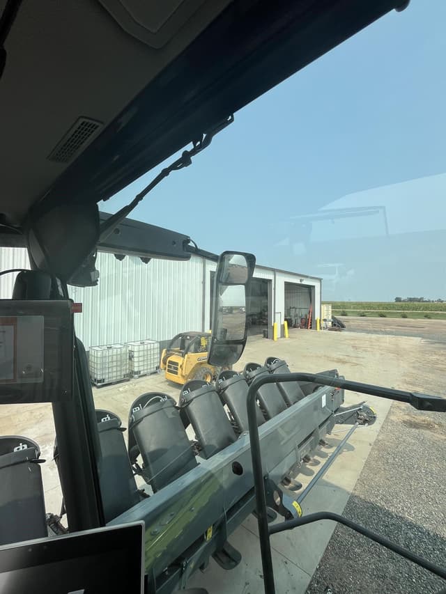 Image of CLAAS Lexion 8600 equipment image 3