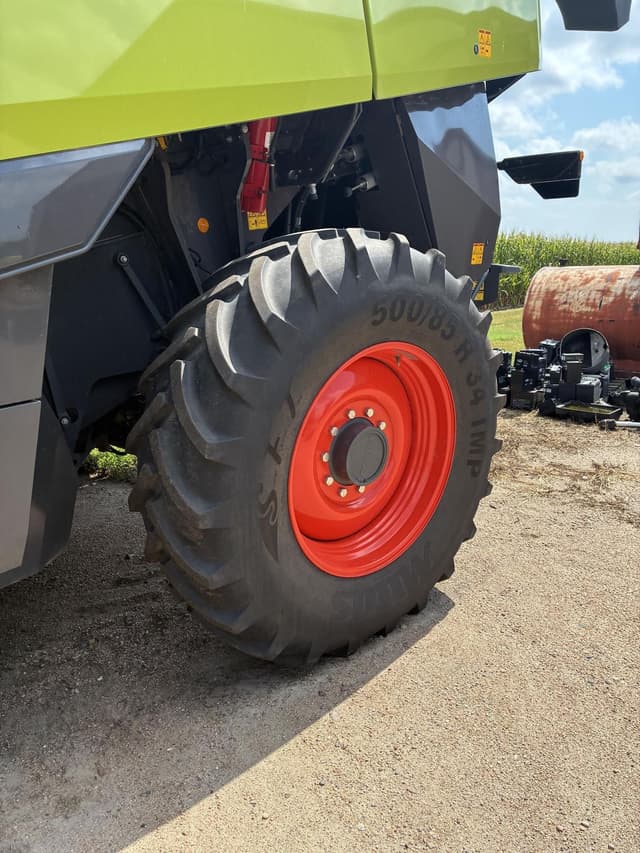 Image of CLAAS Lexion 8600 equipment image 2