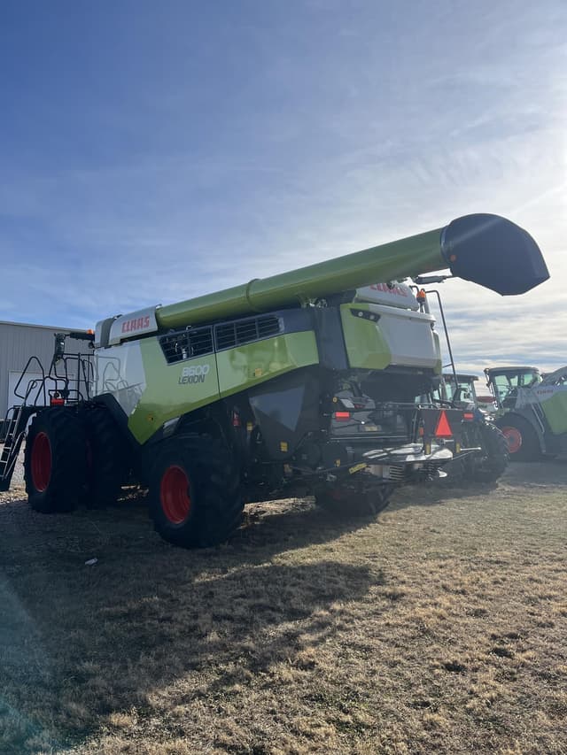 Image of CLAAS Lexion 8600 equipment image 3