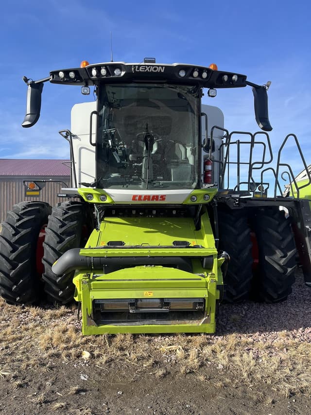 Image of CLAAS Lexion 8600 equipment image 2