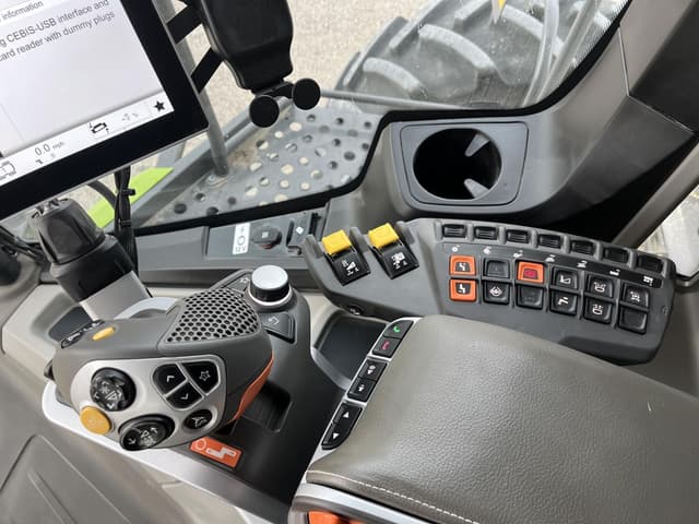 Image of CLAAS Lexion 8600 equipment image 4