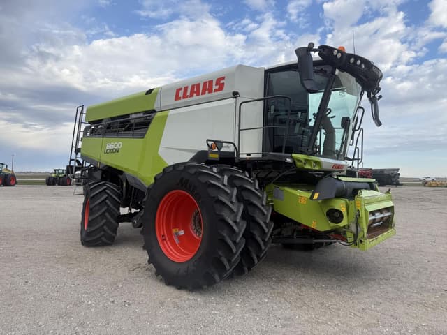 Image of CLAAS Lexion 8600 equipment image 2