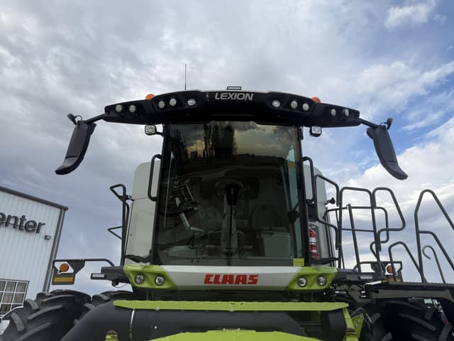 Image of CLAAS Lexion 8600 equipment image 4