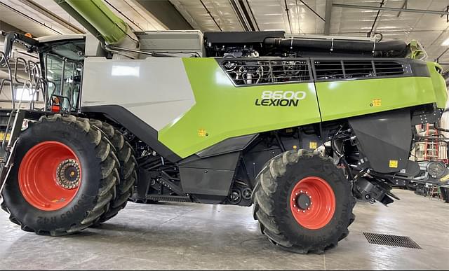 Image of CLAAS Lexion 8600 equipment image 2