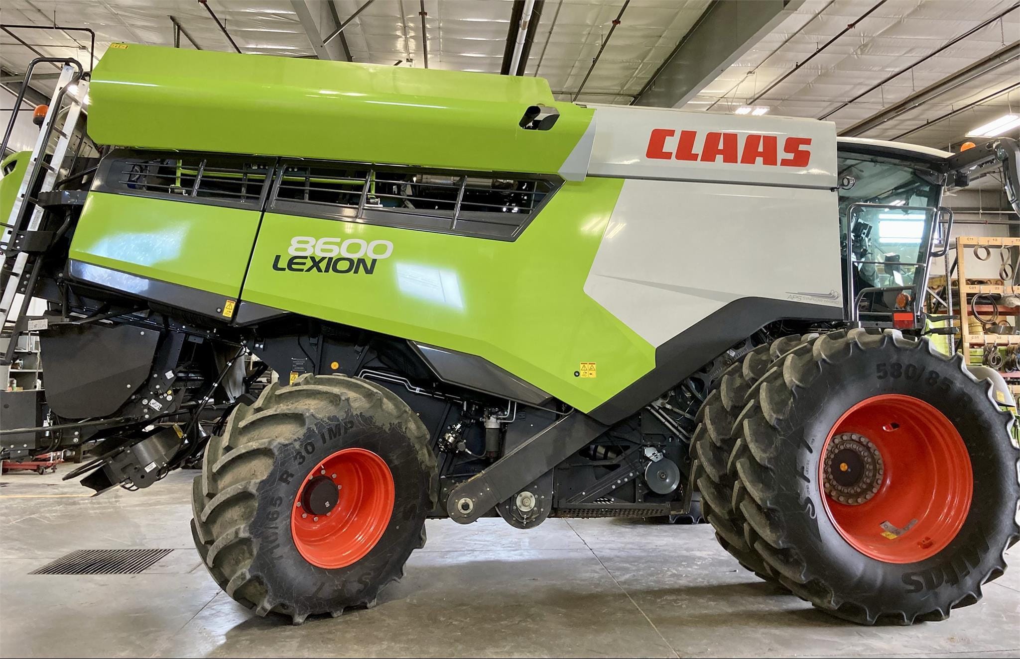 2024 CLAAS Lexion 8600 Equipment Image0