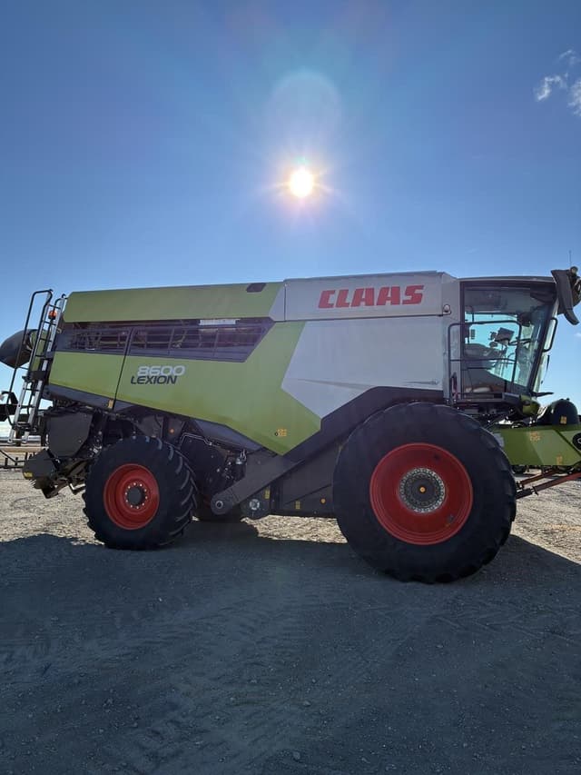Image of CLAAS Lexion 8600 equipment image 3