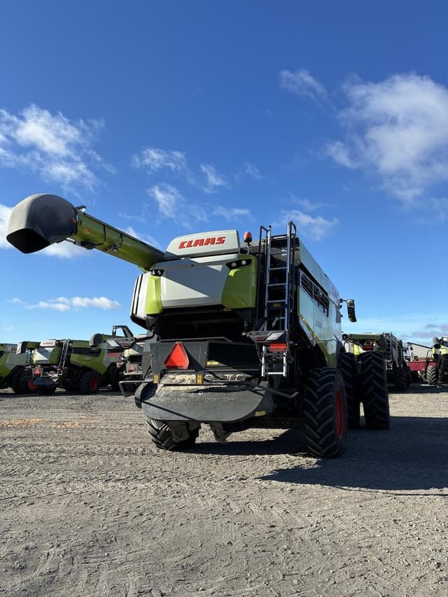 Image of CLAAS Lexion 8600 equipment image 4