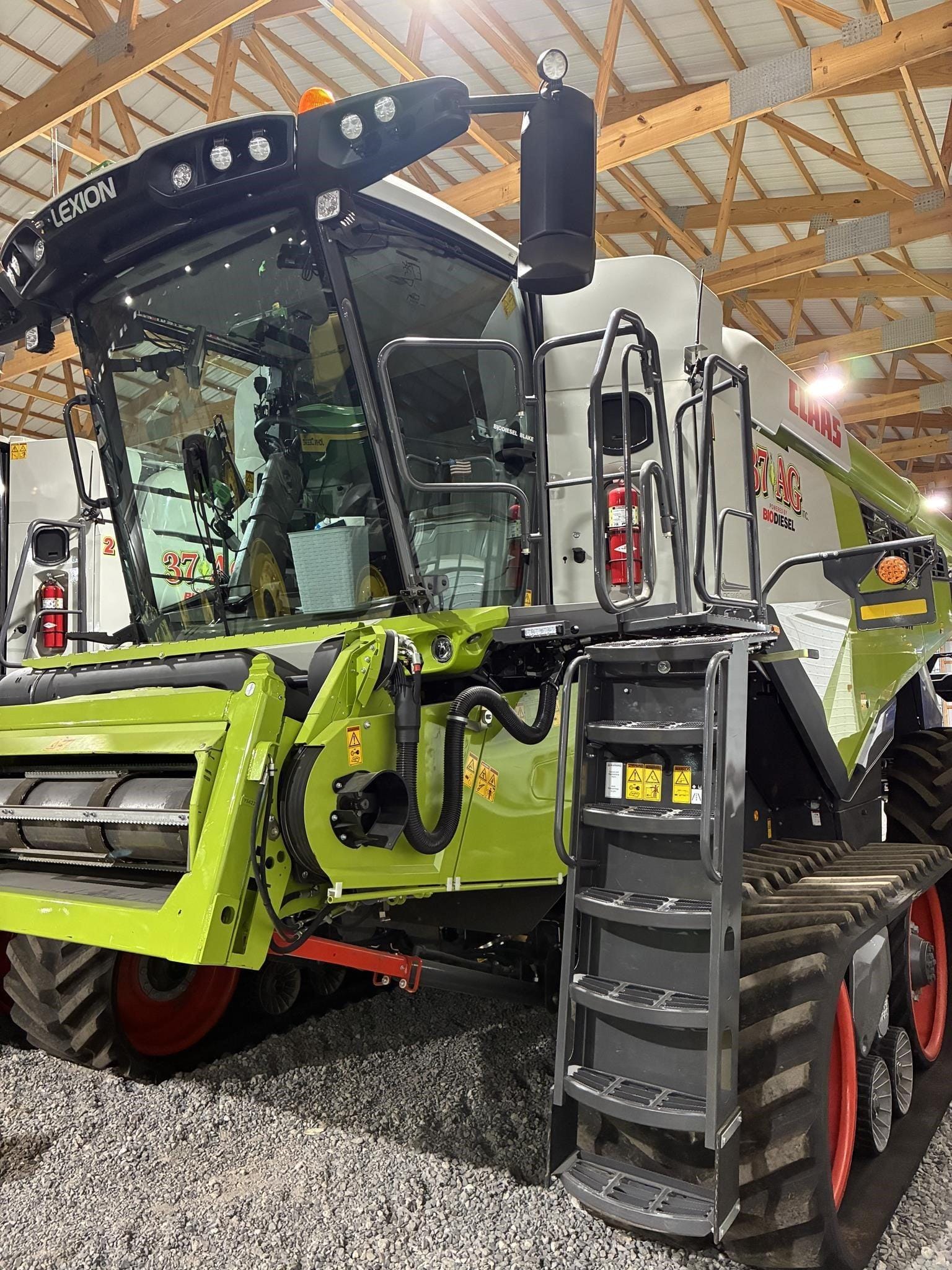 2024 CLAAS Lexion 8600TT Equipment Image0