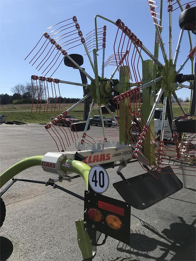 Image of CLAAS Liner 2600 equipment image 3