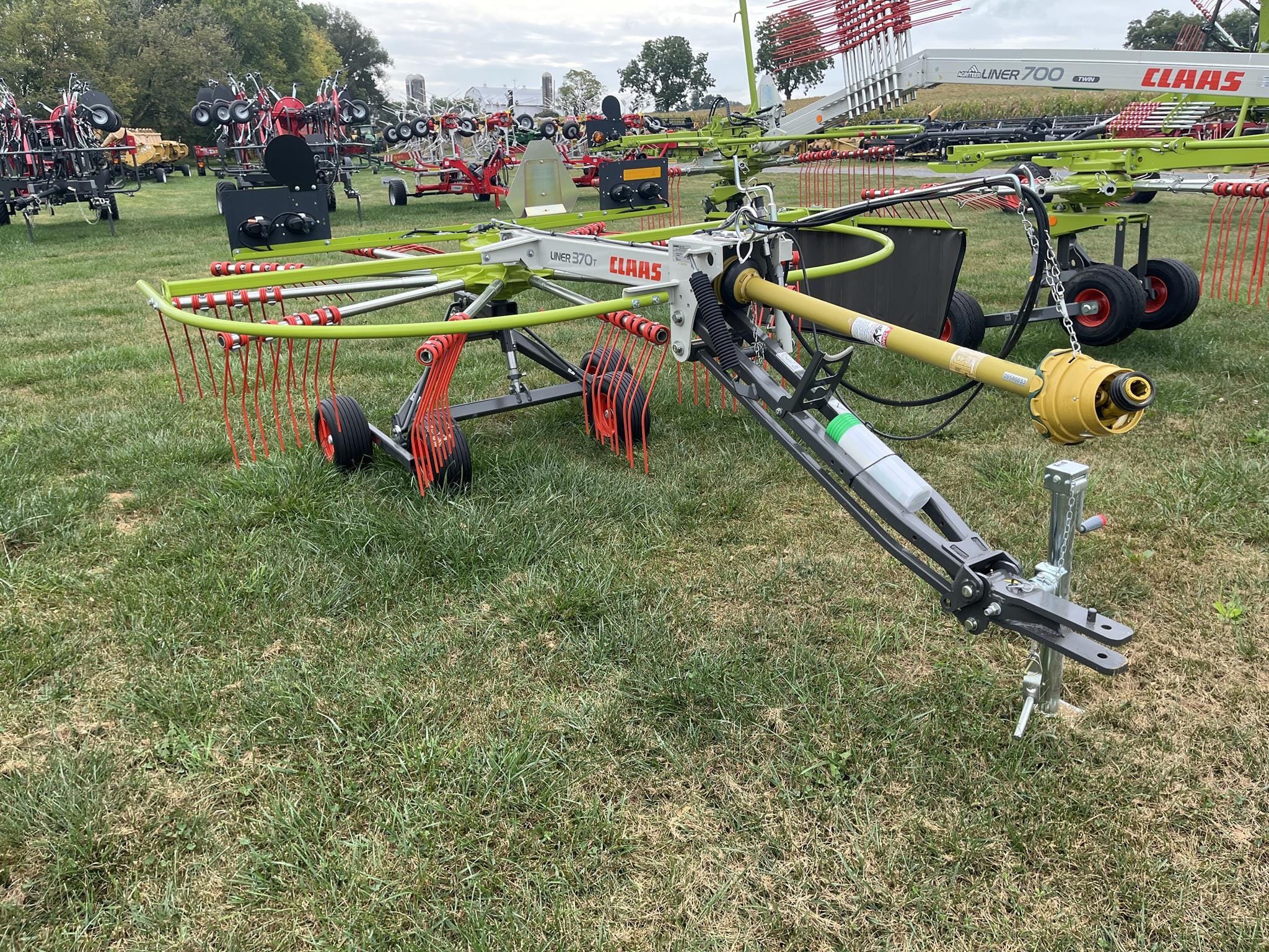 2024 CLAAS Liner 370T Equipment Image0