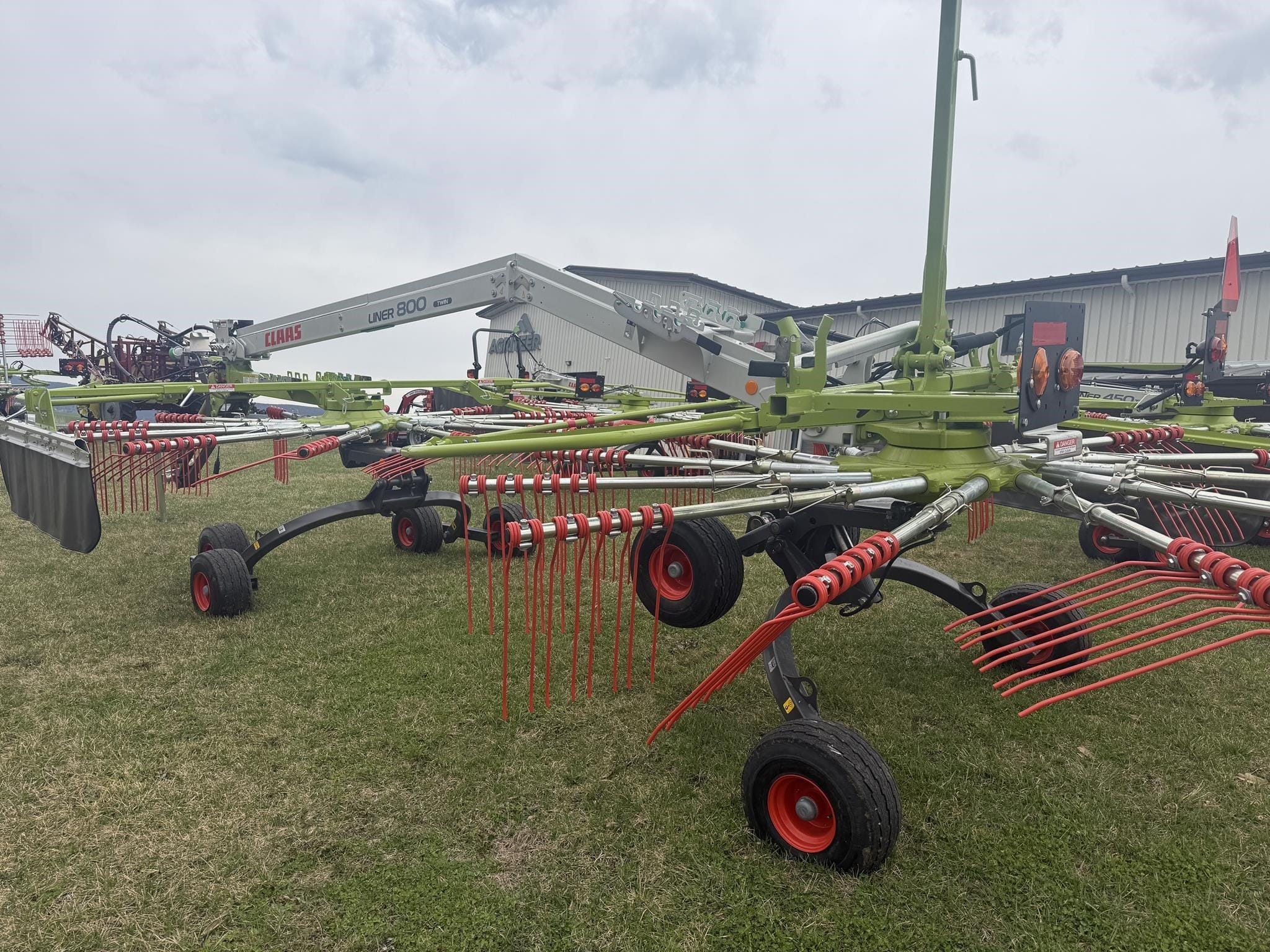 2024 CLAAS LINER 800 TWIN Equipment Image0