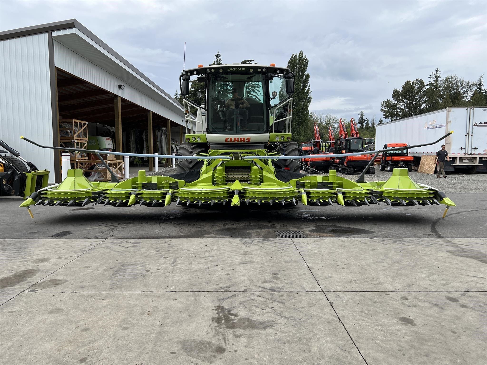 2024 CLAAS Orbis 900 Equipment Image0