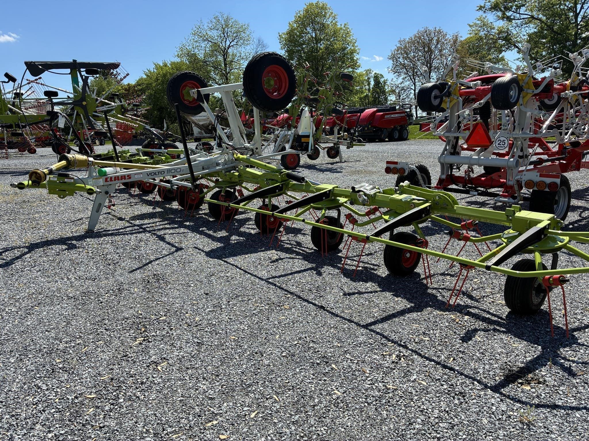 2024 CLAAS Volto 1100T Equipment Image0