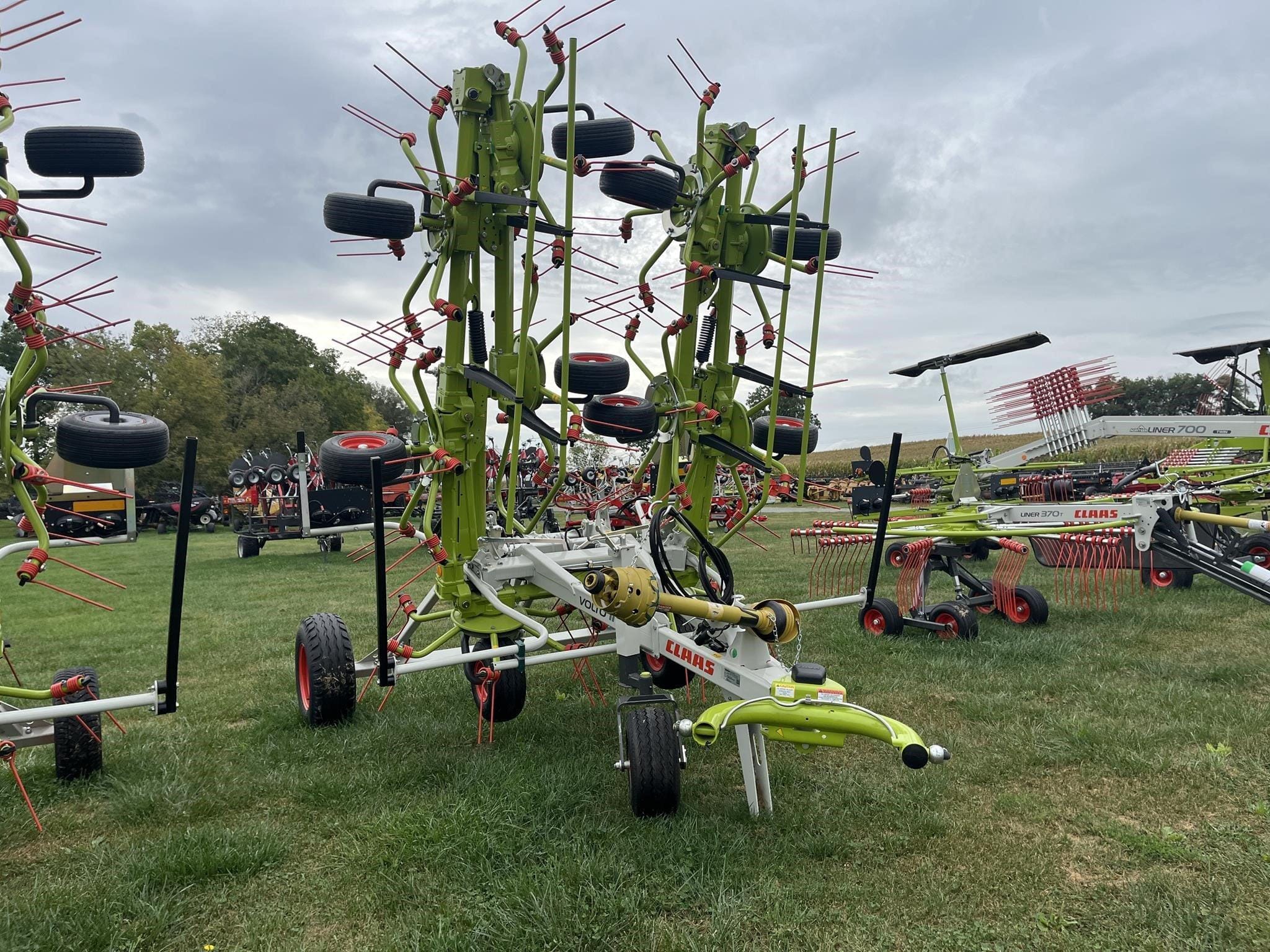 2024 CLAAS Volto 1100T Equipment Image0
