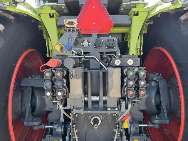 Image of CLAAS Xerion 4500 Trac equipment image 4
